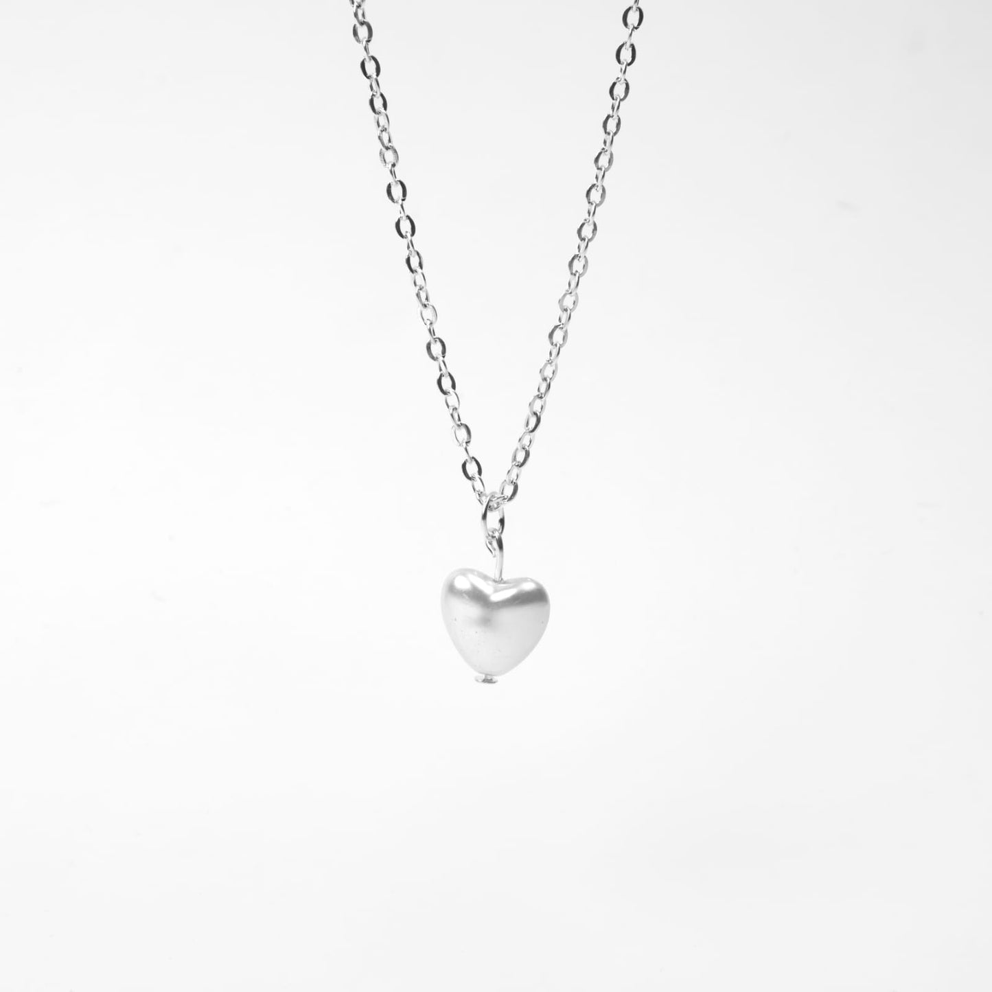 GOLDEN LINK CHAIN WITH PEARL HEART NECKLACE